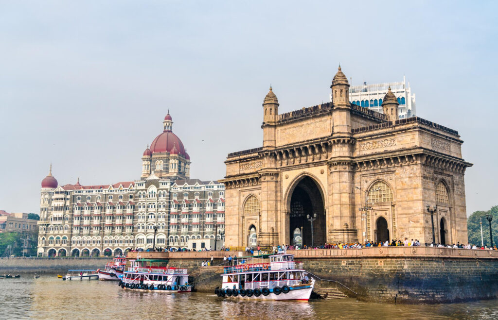 Benefits of Choosing Outstation Cab Service from Mumbai